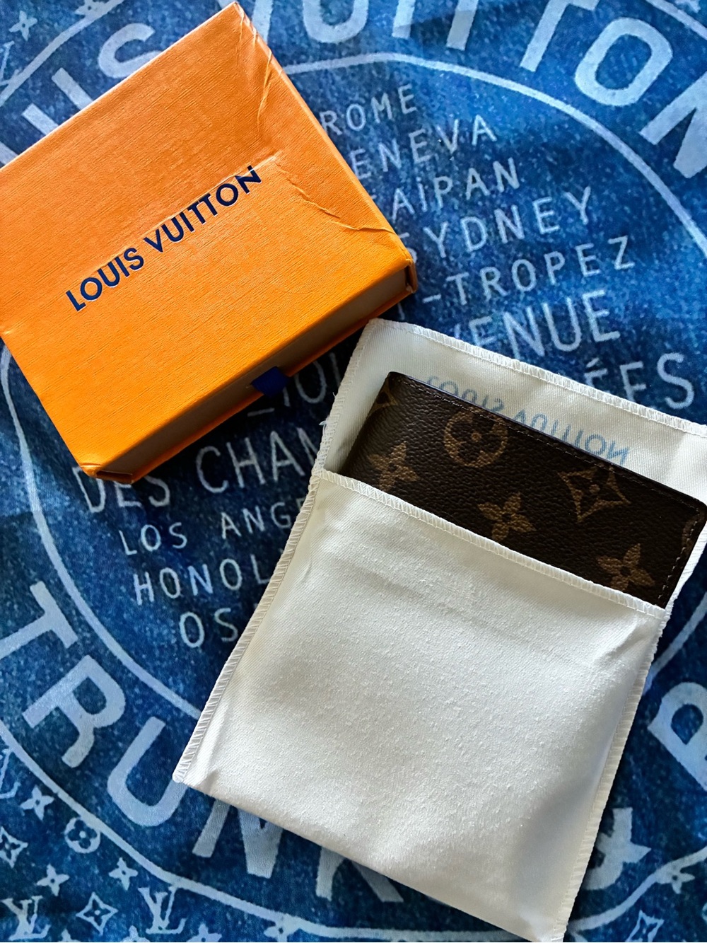 Louis Vuitton LV mens wallet - Picture 8 of 10